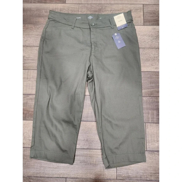 St. John’s Bay Mid Rise Capri Pants Size 14 Loren Green 4 Pockets - Picture 1 of 6